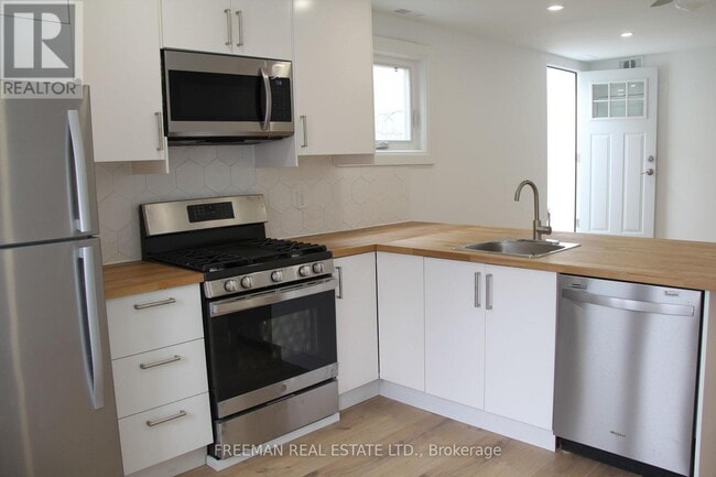 Photo du bâtiment - 3449 Yonge St