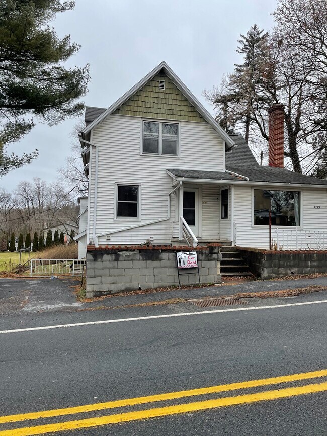 Building Photo - 831 Elmwood St