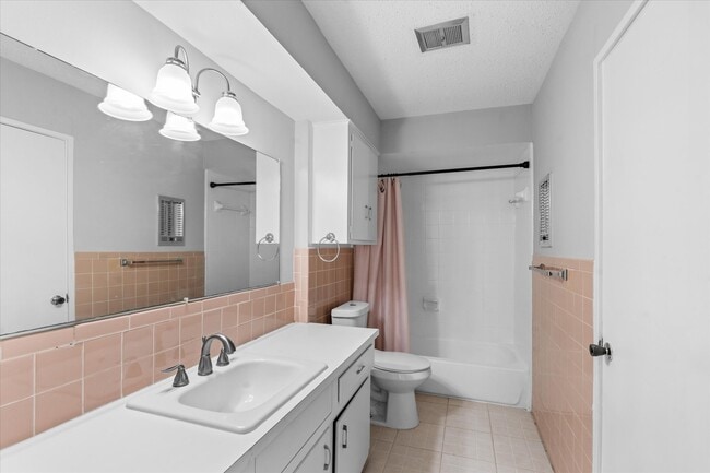 Foto del edificio - 7714 Renwick Dr