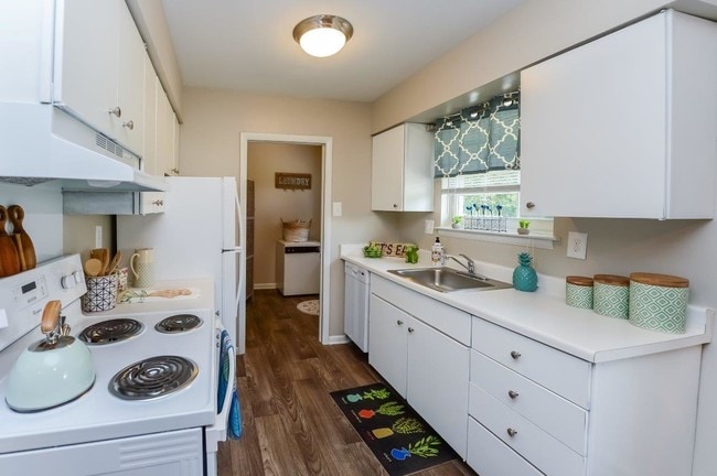 Building Photo - Roberts Mill Apartments and Townhomes