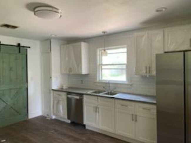 Foto del edificio - FOR LEASE!! Great location!