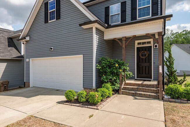 Building Photo - Gorgeous 4BD/2.5BA Home Available Early May!