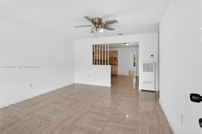 Foto del edificio - 1350 NE 149th St