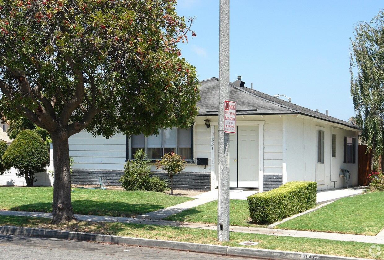 Foto del edificio - 851 Ivywood Dr