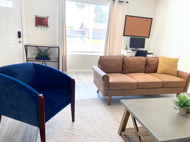 Vista de la sala de estar - 1778 W 28th St