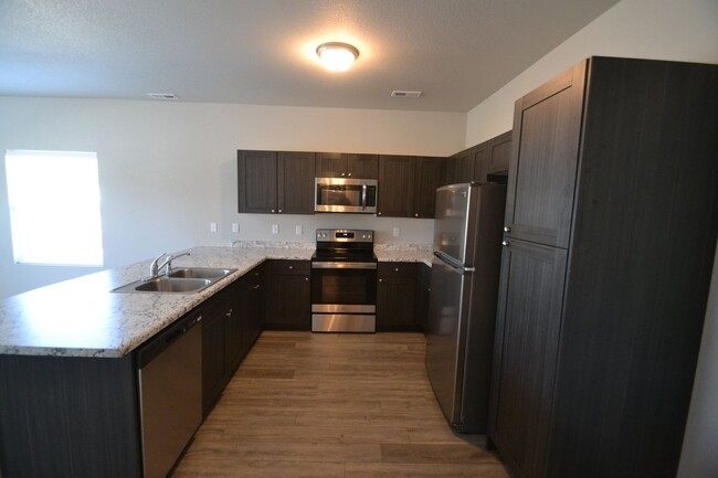 Building Photo - 3 Bed 2.5 Bath 2 Story Townhome with AC