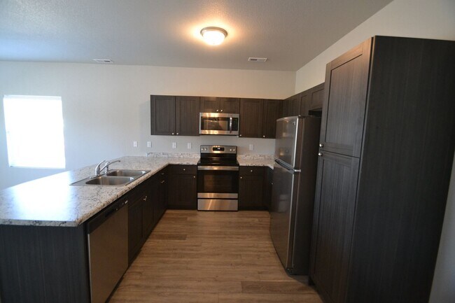 Foto del edificio - 3 Bed 2.5 Bath 2 Story Townhome with AC