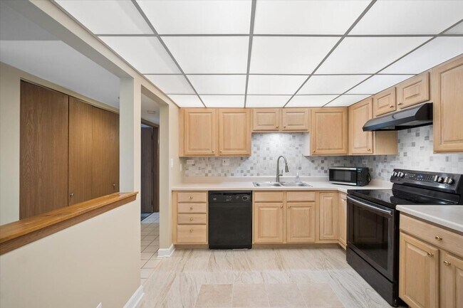 Foto del edificio - 475 Plum Creek Dr