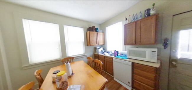 Foto del edificio - 1 Block from Campus and Aggieville! + Wash...