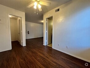 Building Photo - 2526 W Prairie St