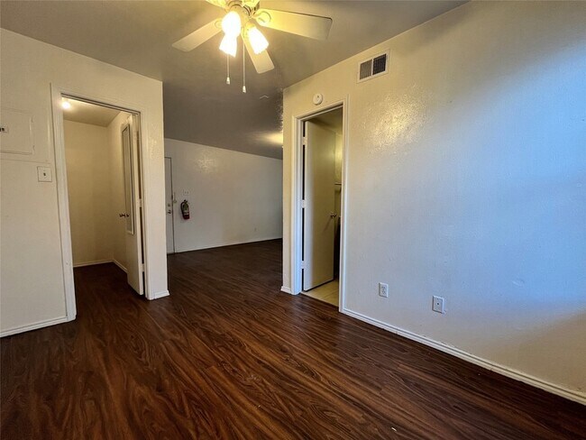 Foto del edificio - 2526 W Prairie St