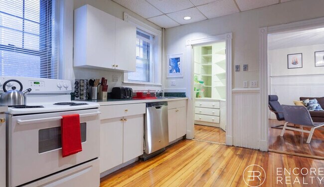Building Photo - 1247 Beacon St