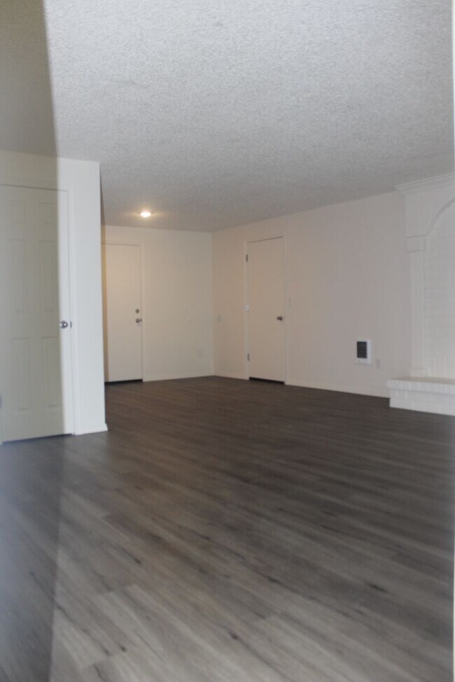 Building Photo - 3 Bedroom Ranch