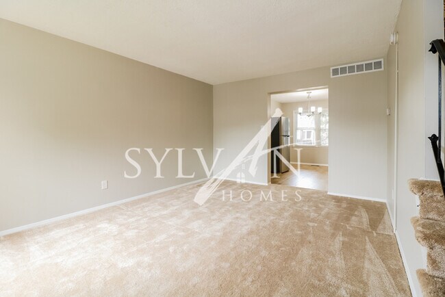 Building Photo - Move-in ready for new residents!