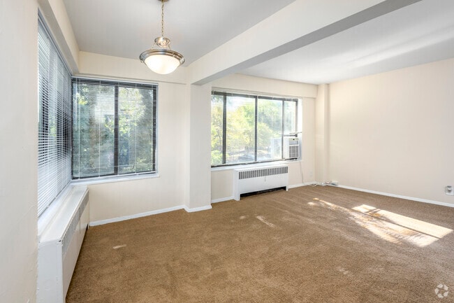 2BR, 1BA - 900SF - Dining Room - Walden Commons