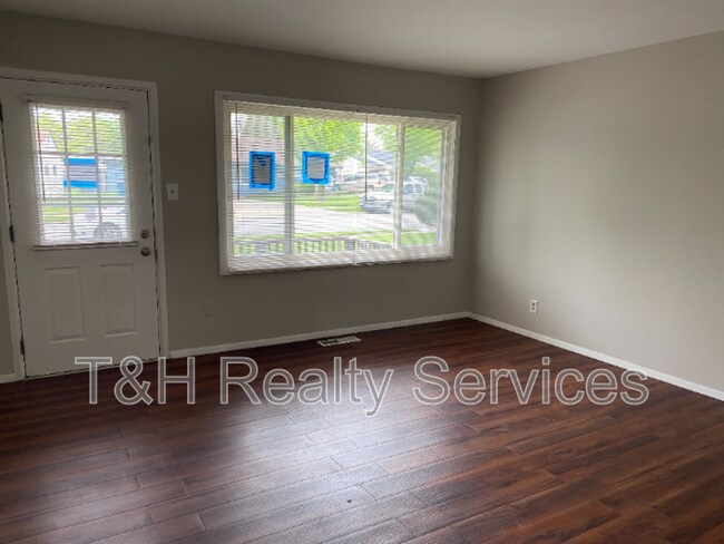 Building Photo - 4817 Leone Dr