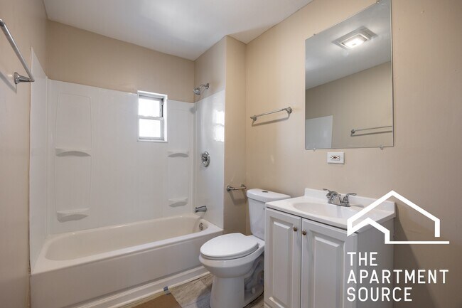 Foto del edificio - 1875 N Milwaukee Ave