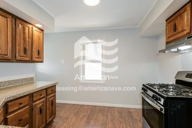 Foto del edificio - 9016 Burton Ave