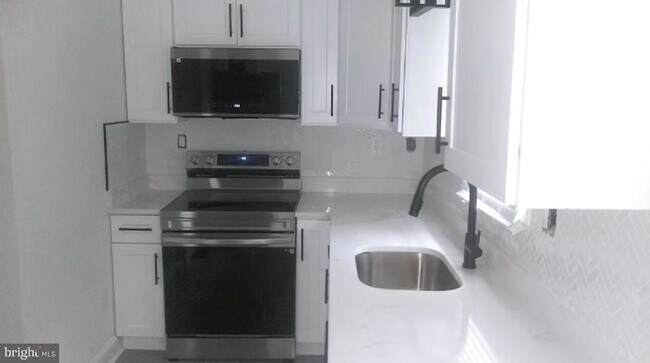 Foto del edificio - 1228 N Myrtlewood St