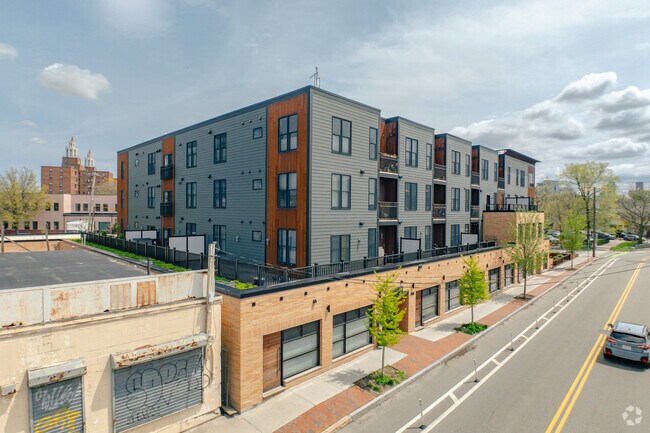 Building Photo - Iman Crossing