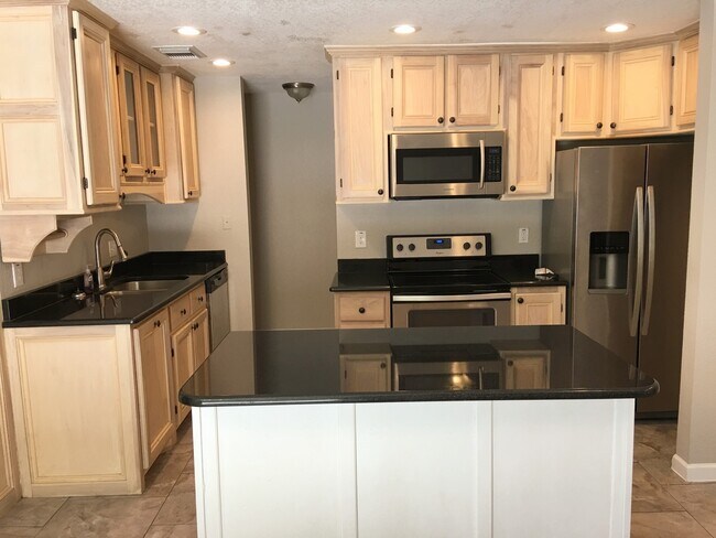 Building Photo - 6608 Pebble Spring Dr