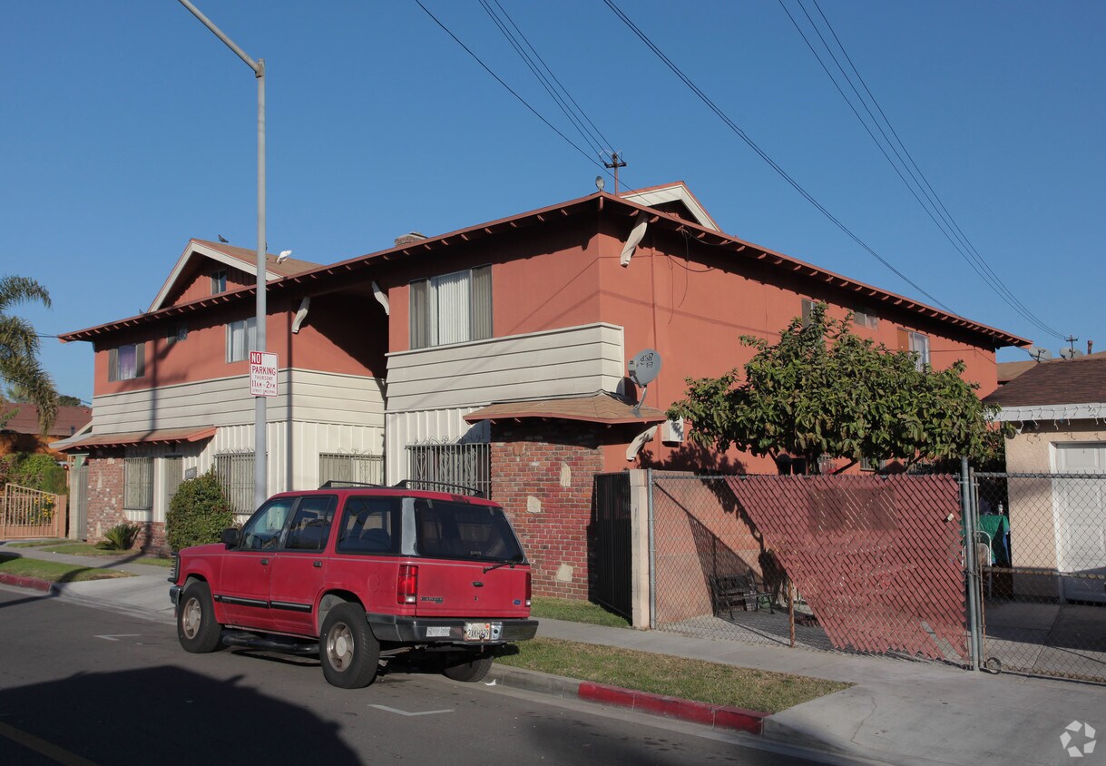 Foto del edificio - 3919 E 60th St