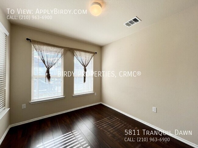 Building Photo - **2 Story, 4 Bed, 2.5 Bath Home Located in...