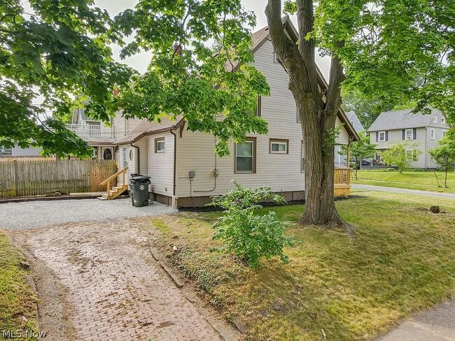 Aparcamiento para 2-3 coches - 411 Lindenwood Ave