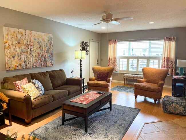 Building Photo - 3301 Loren Rd