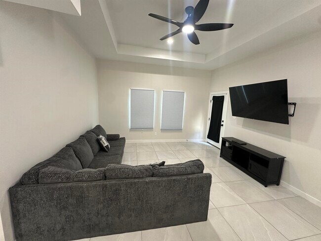 Foto del edificio - 4018 Ave Fenix Dr