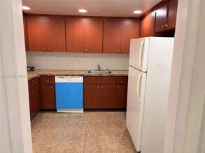 Building Photo - 4168 Inverrary Dr