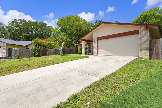 Foto del edificio - 3 Bedroom/2 Bath Camelot II Subdivision