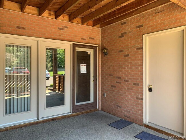 Foto del edificio - 16561 Woodlane