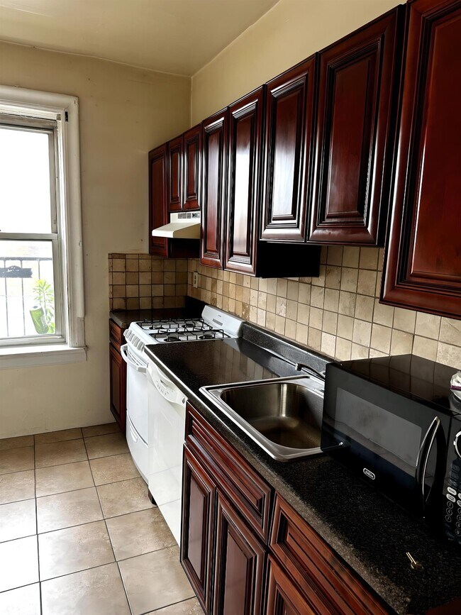 Building Photo - 206 Jewett Ave