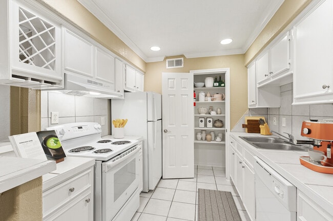 Building Photo - Walden of Westchase