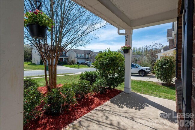 Foto del edificio - 5016 Riverdale Dr