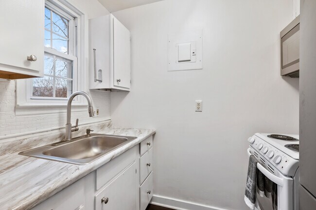 Building Photo - 836 Thorn St