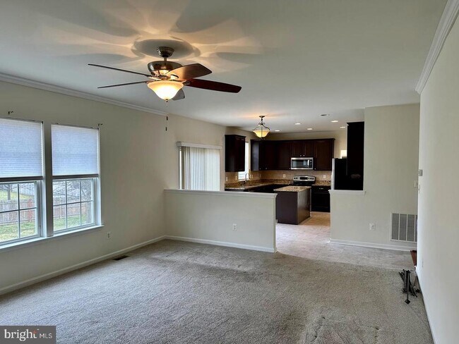 Building Photo - 105 Fredericksburg Dr