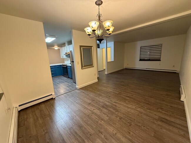 Foto del edificio - Spacious 4-bedroom / Heat included / 1 car garage