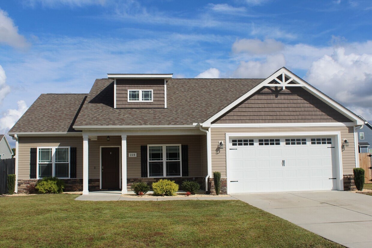 Foto principal - 228 Planters Ridge Dr