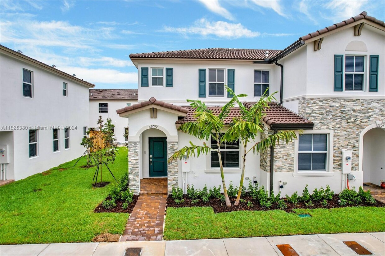 Foto principal - 12200 NW 23rd Ct