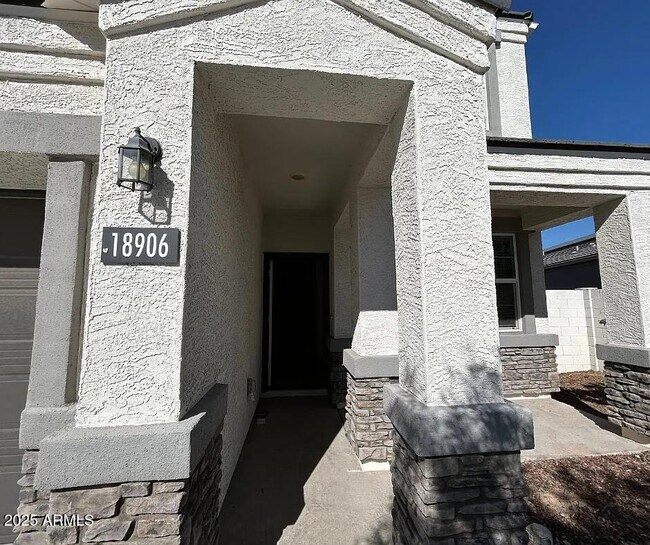 Building Photo - 18906 W Woodlands Ave