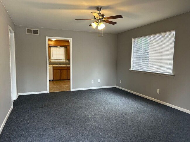 Building Photo - 4805 Hickory Ave