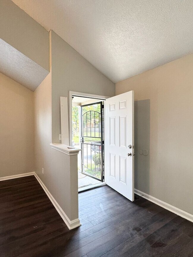 Foto del edificio - MOVE IN SPECIAL! $100 SECURITY DEPOSIT