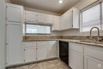 Building Photo - 5532 Cactus Thorn Ave