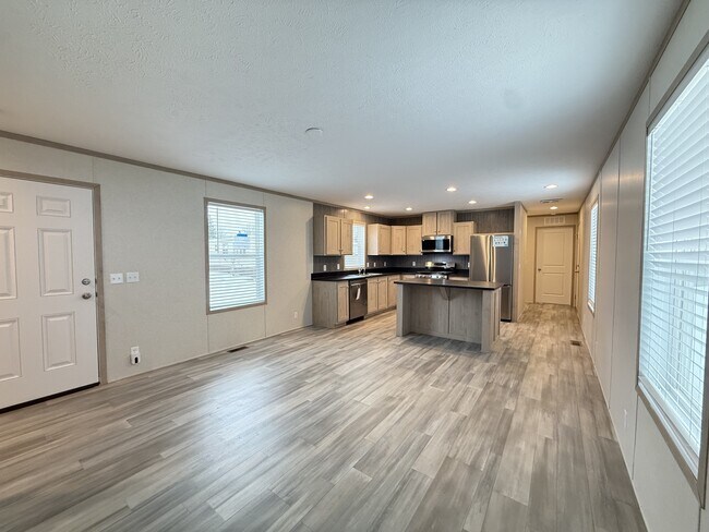 Building Photo - 29773 W Deerfield Ct