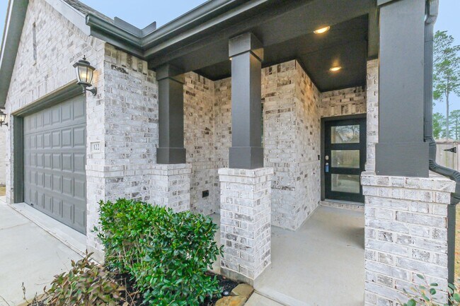Foto del edificio - Offered by Precision Realty & Management, ...