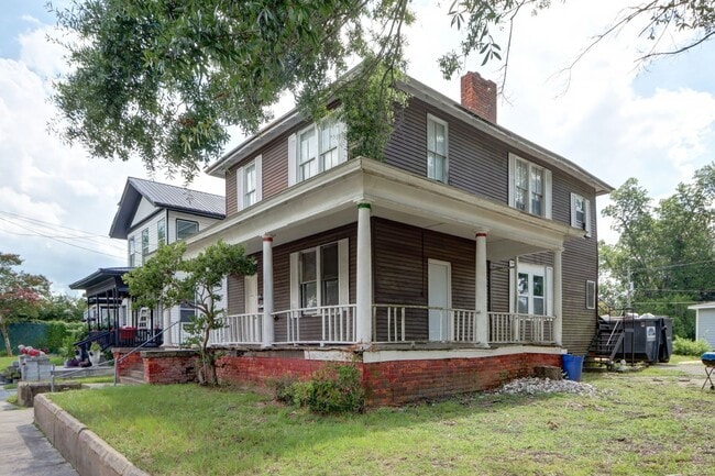 Building Photo - Renovated two bedroom apartment