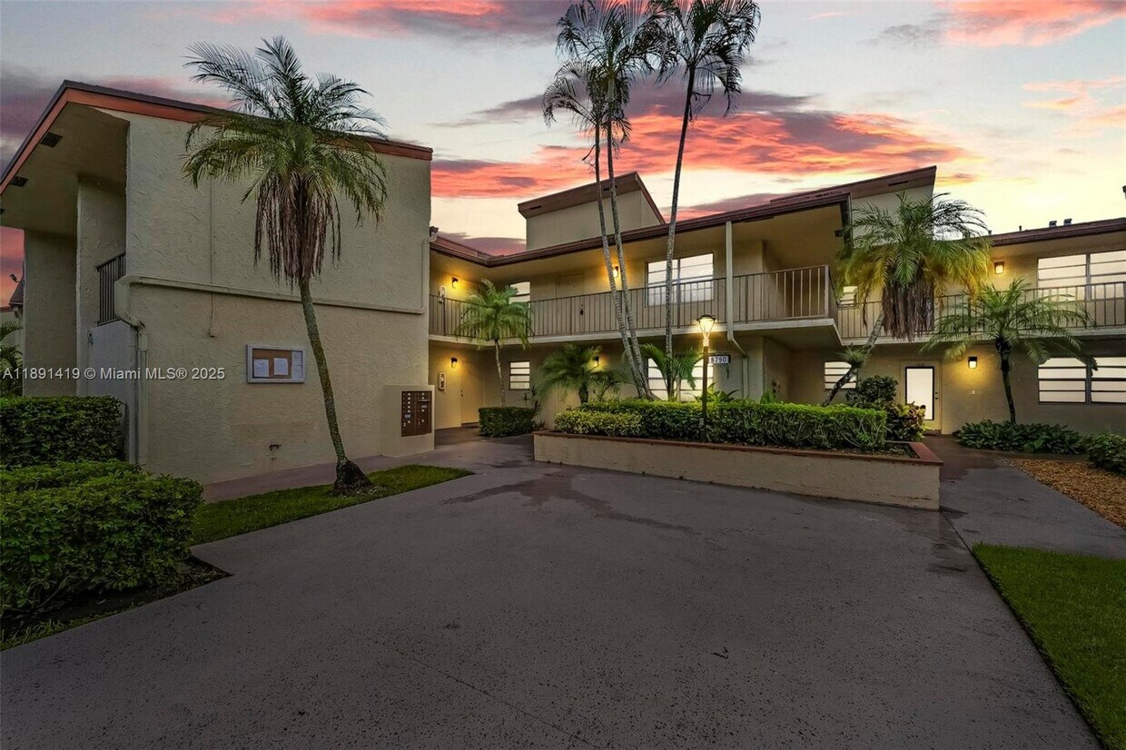 Foto principal - 8790 Holly Ct