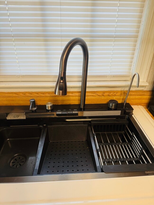 Building Photo - 110 Gunn Rd